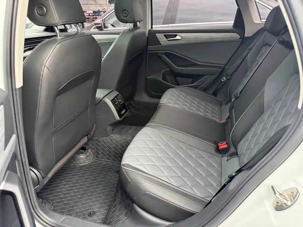 Volkswagen Sagitar — миниатюра 9