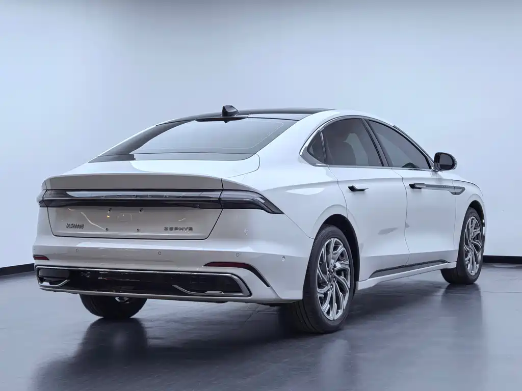 Lincoln Z 2022 i