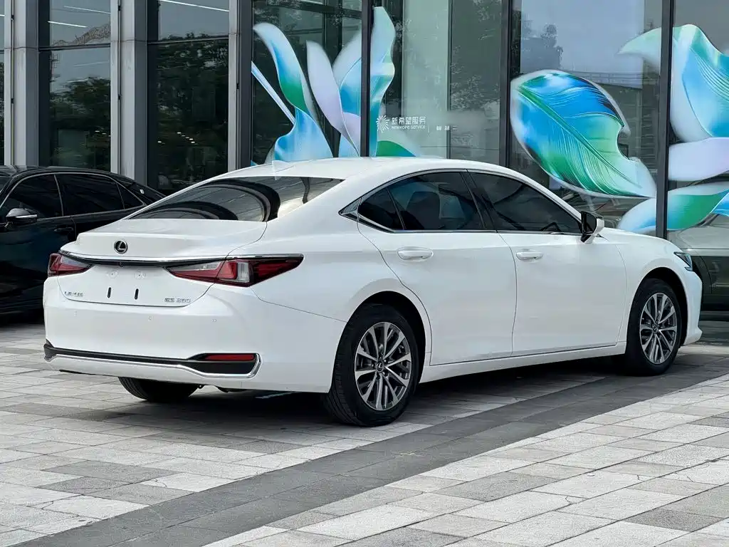 Lexus ES — миниатюра 10