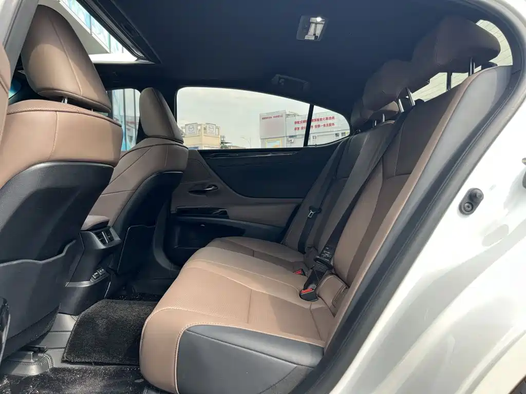 Lexus ES — миниатюра 17