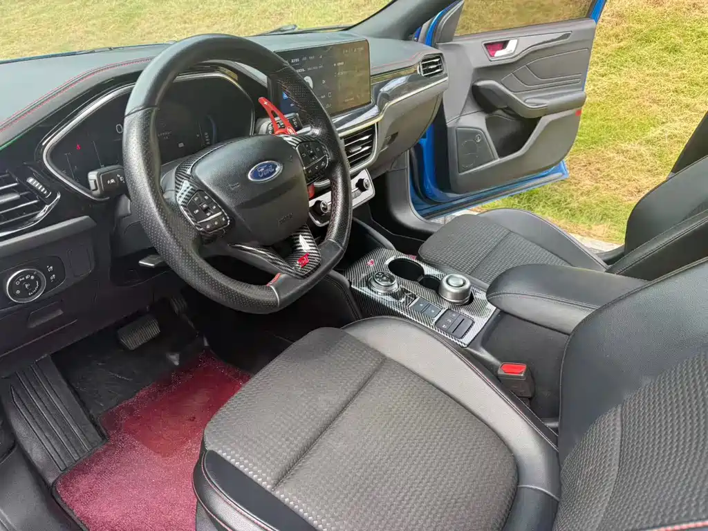 Ford Focus 2021 EcoBoost 180 AT ST Line