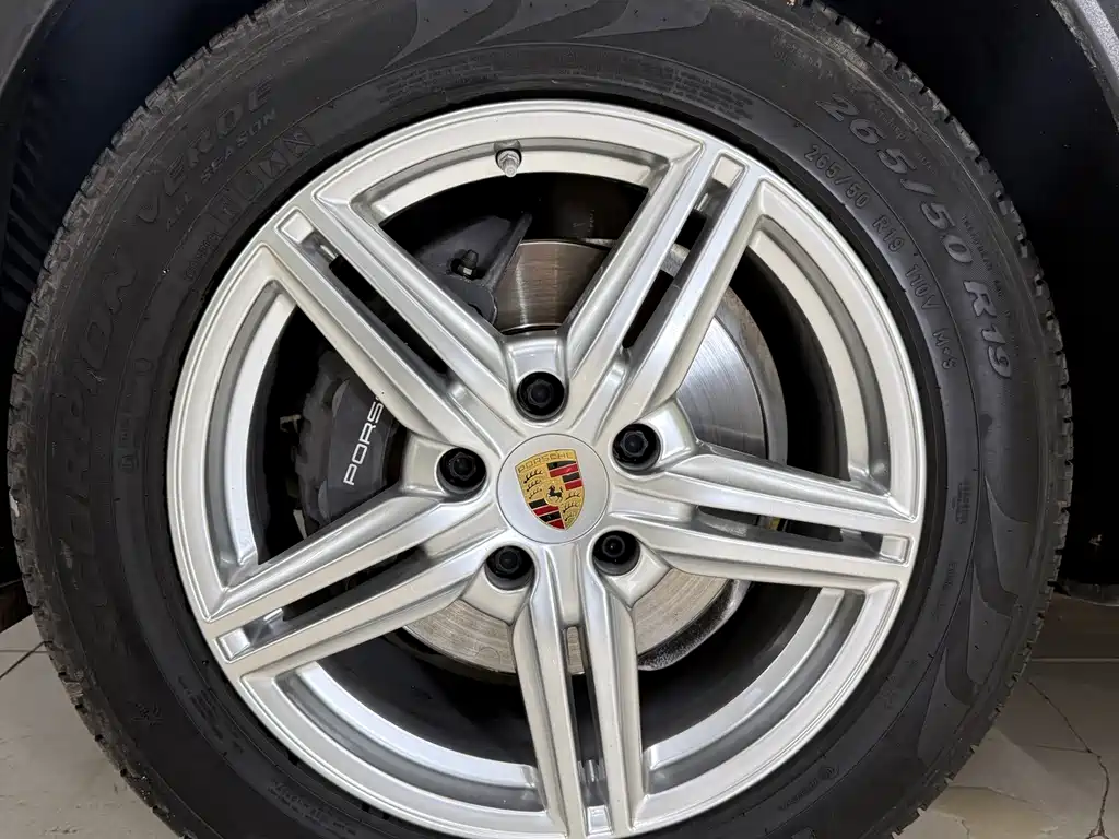 Porsche Cayenne — миниатюра 8