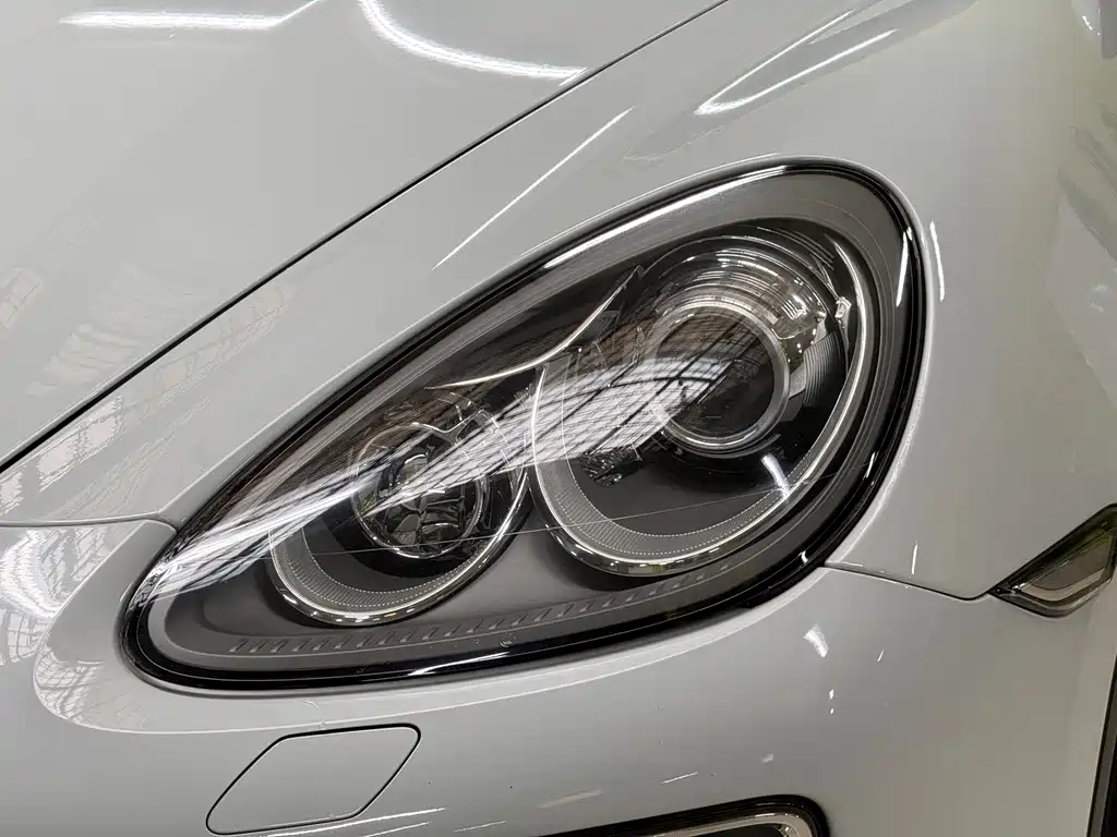 Porsche Cayenne — миниатюра 3
