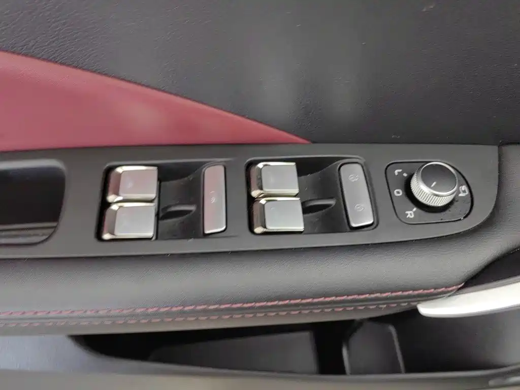 Geely Binyue — миниатюра 9