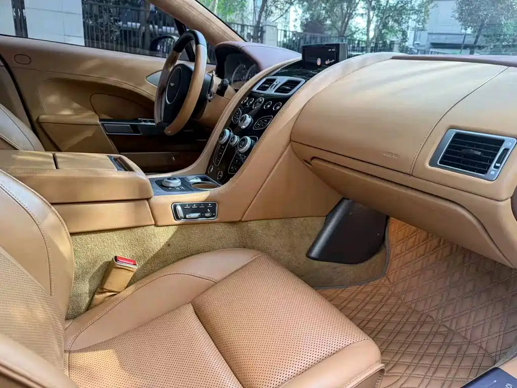 Aston Martin Rapide — миниатюра 9