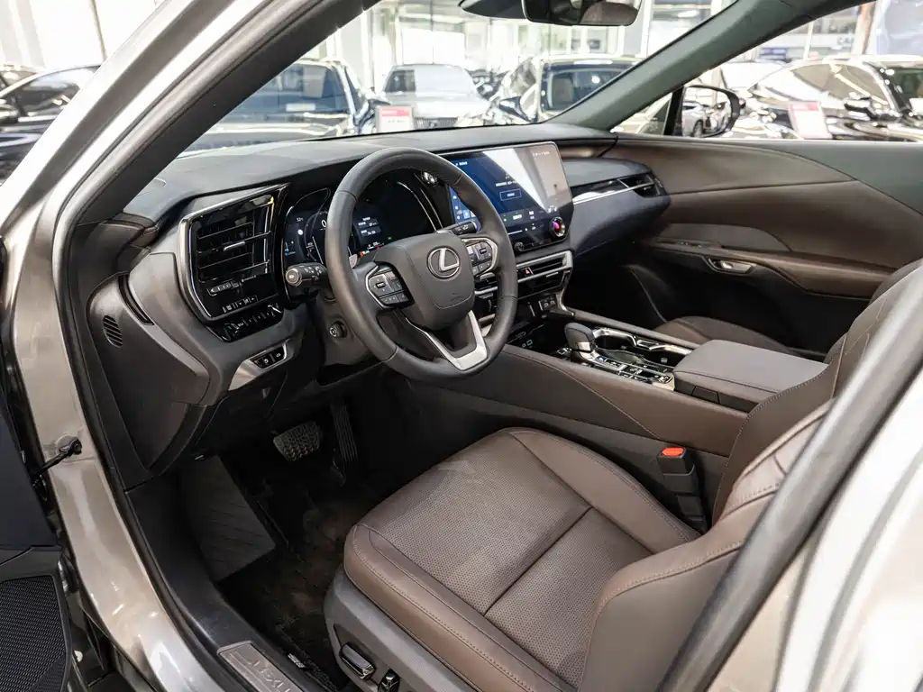 Lexus RX — миниатюра 9