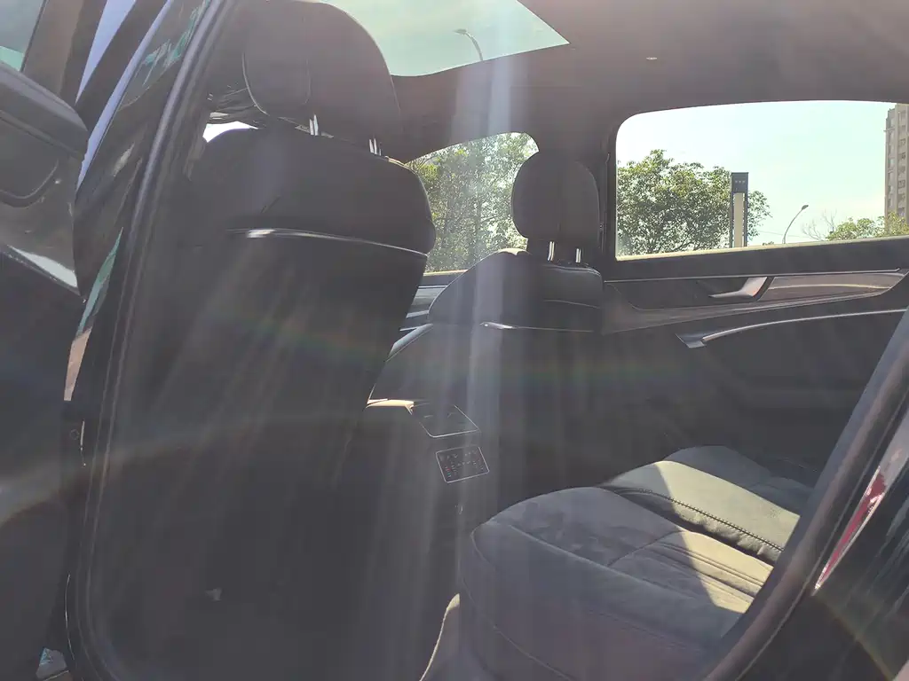 Audi A6L New Energy — миниатюра 17