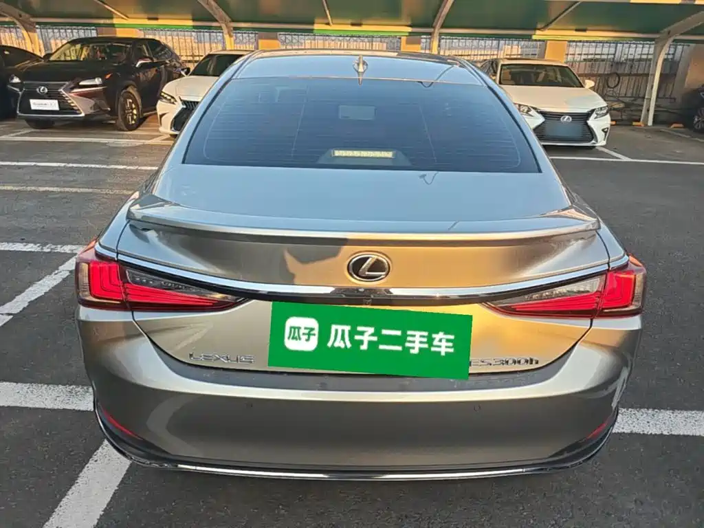 Lexus ES — миниатюра 6