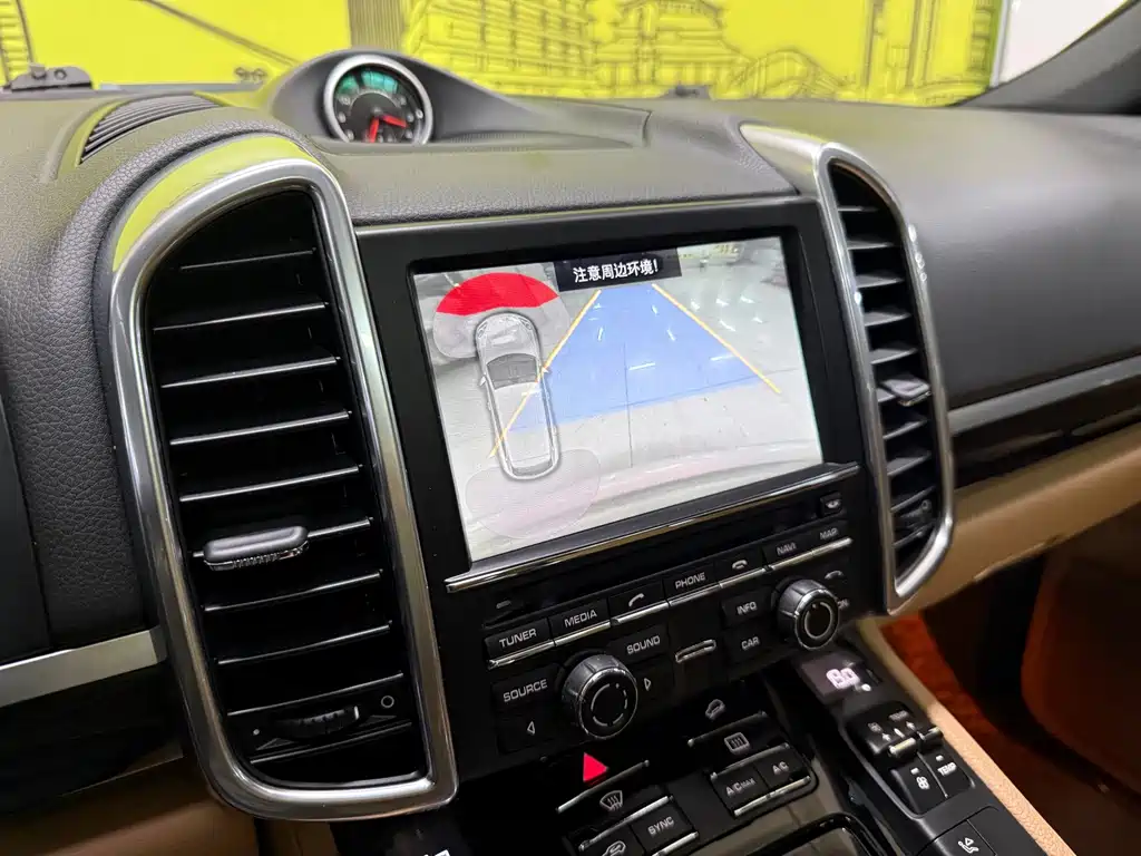 Porsche Cayenne — миниатюра 26