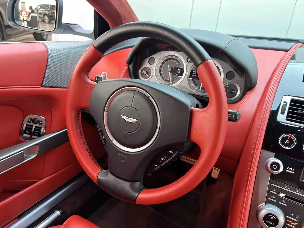 Aston Martin DB9 — миниатюра 9