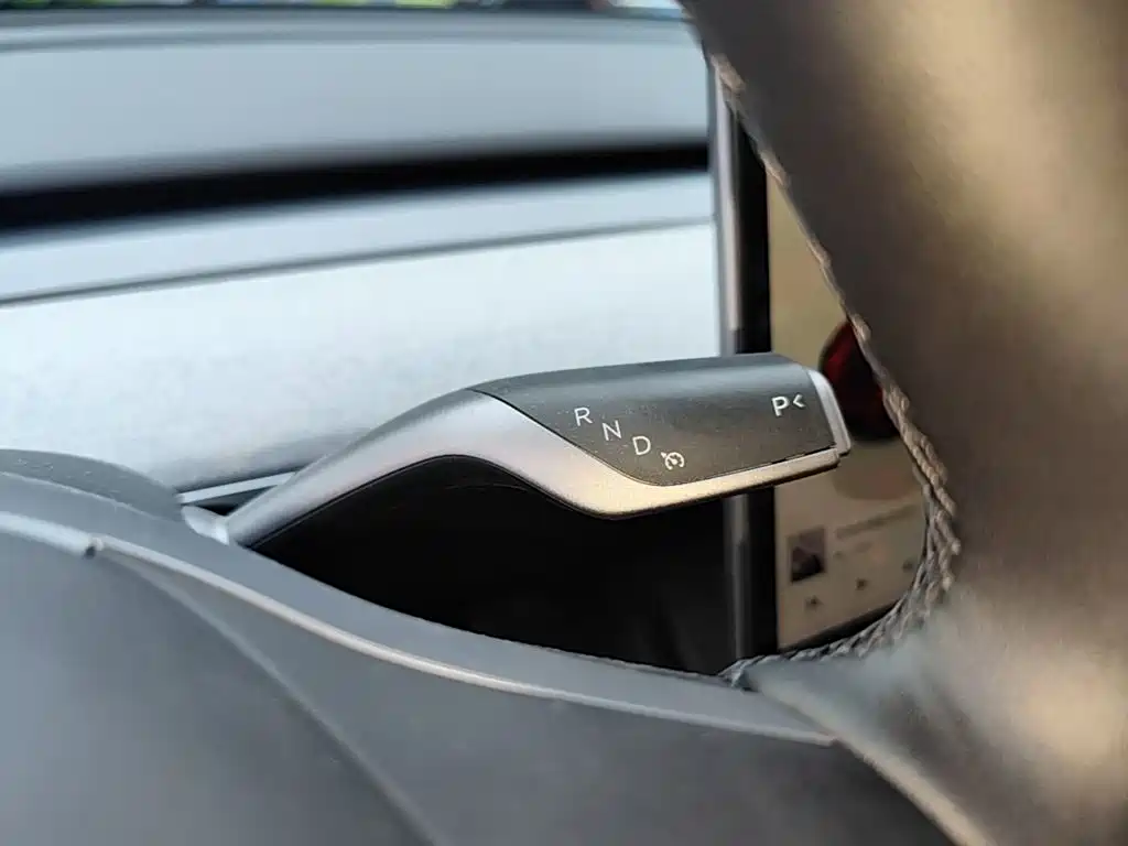Tesla Model Y — миниатюра 14
