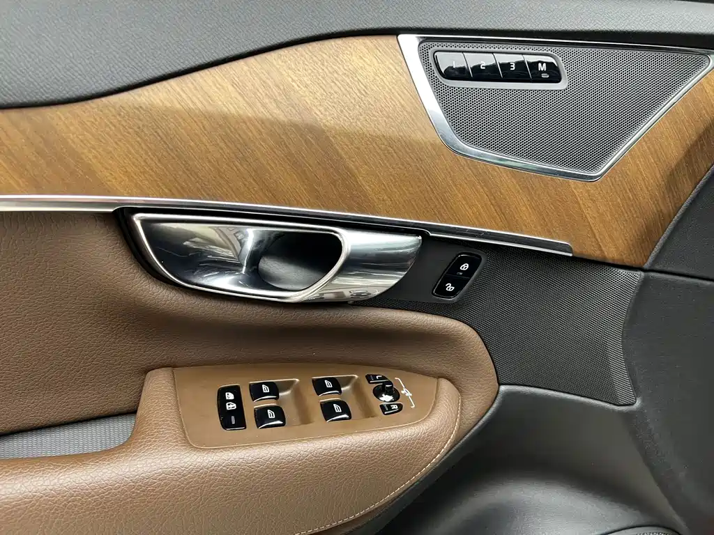 Volvo XC90 — миниатюра 7