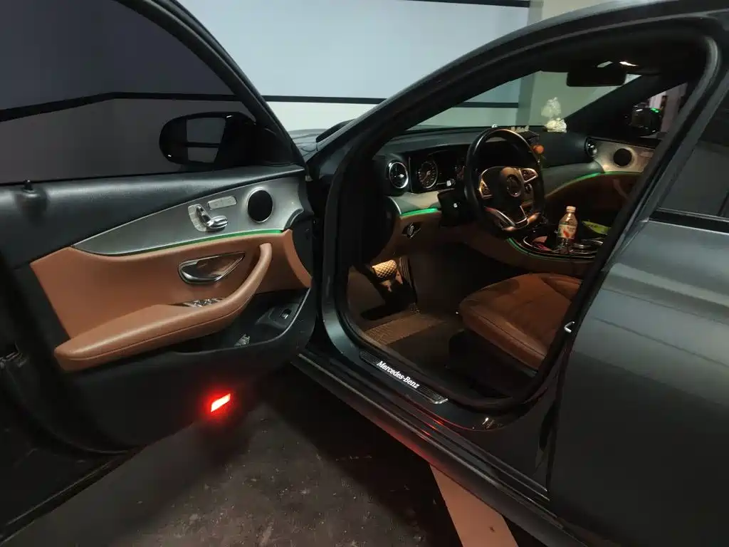 Mercedes-Benz E-Class — миниатюра 12