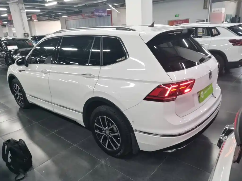 Volkswagen Tiguan L PHEV — миниатюра 5