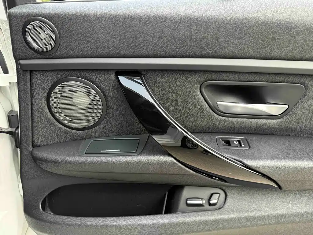 BMW 3 Series — миниатюра 7