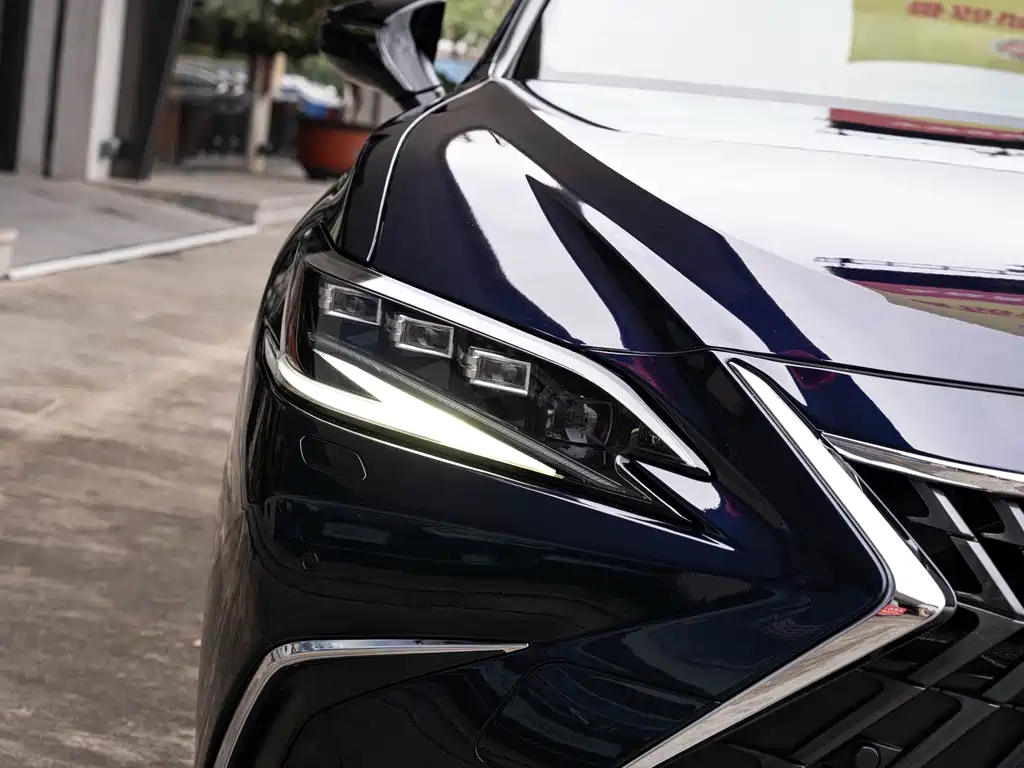 Lexus ES 2022 300h Premium