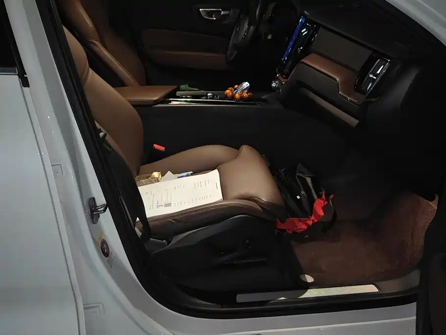 Volvo XC60 2025 Luxury