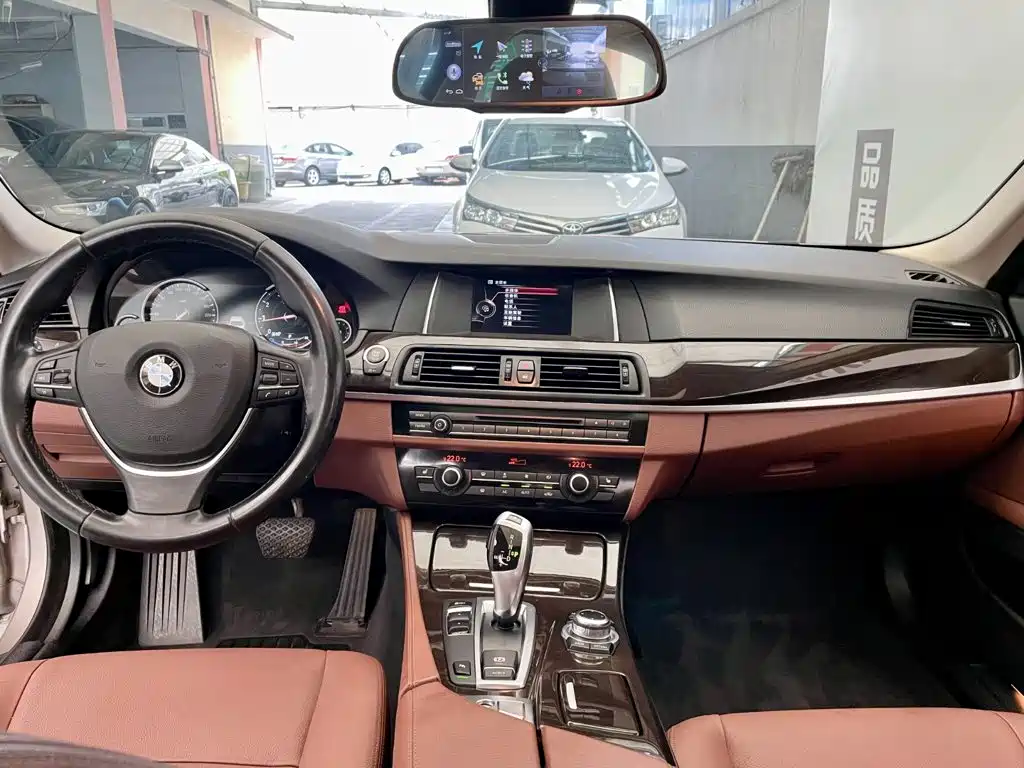 BMW 5 Series — миниатюра 8