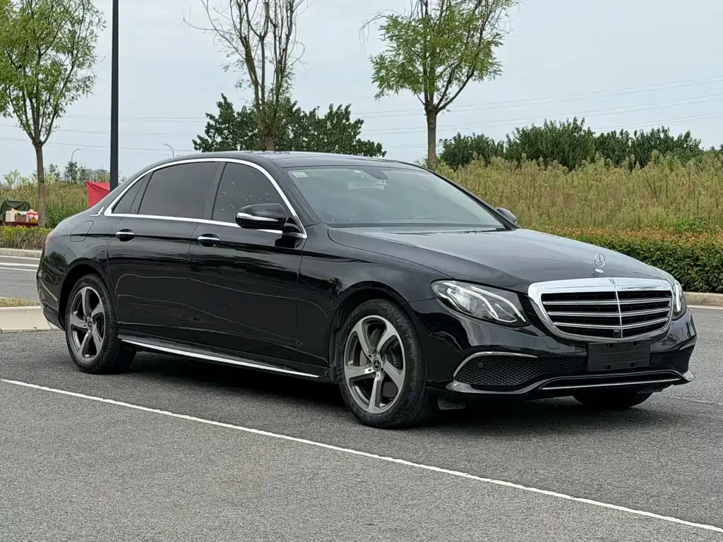 Mercedes-Benz E-Class — миниатюра 3