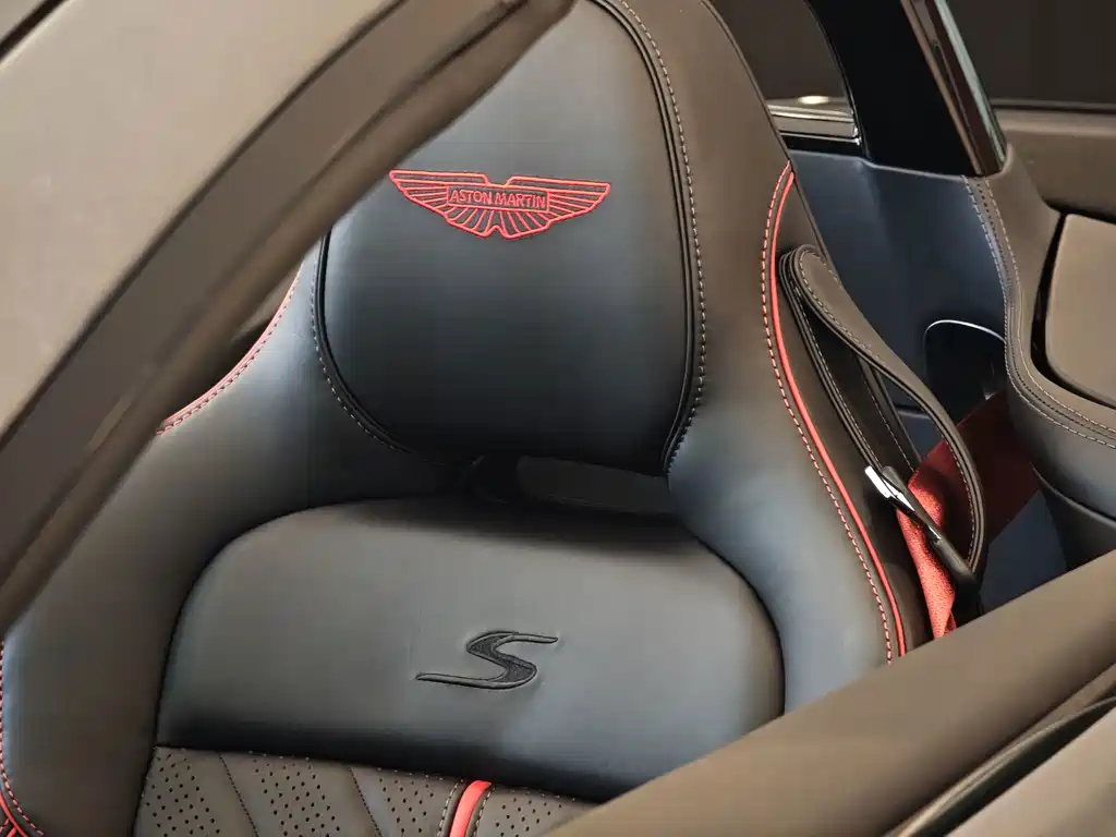 Aston Martin V8 Vantage — миниатюра 10