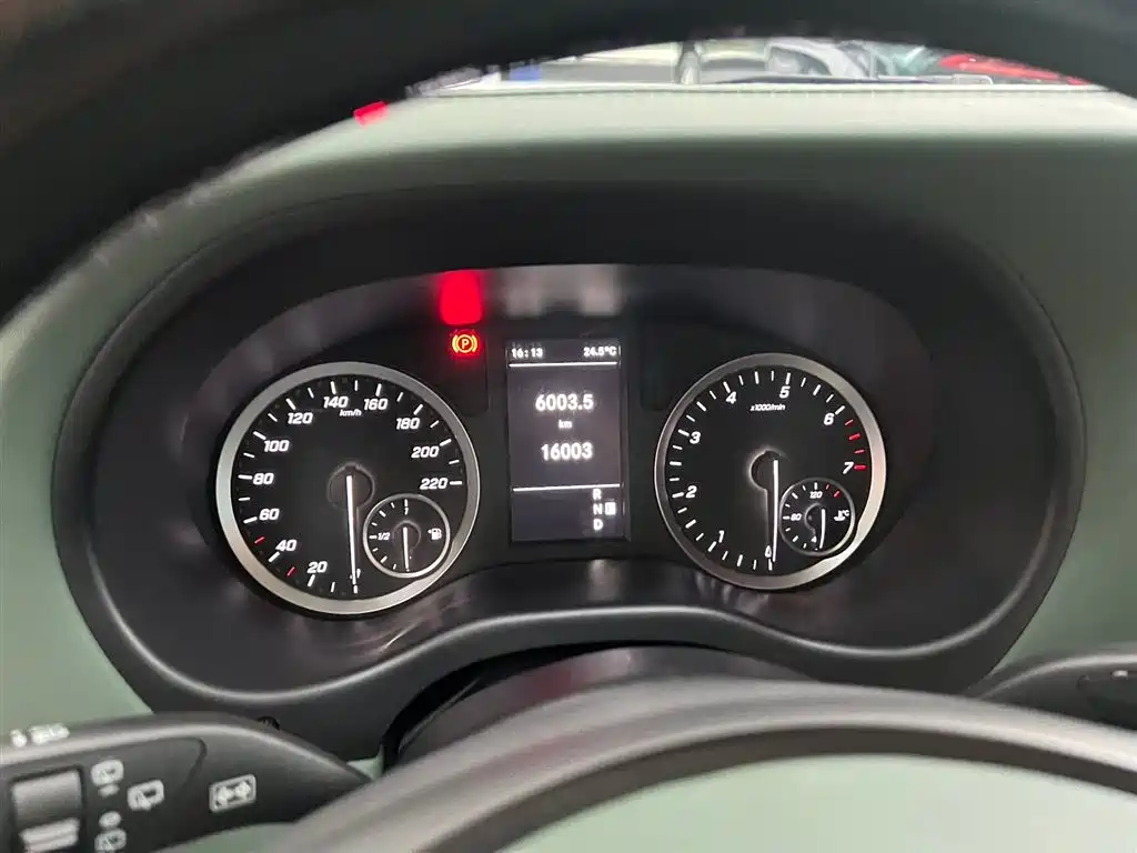 Mercedes-Benz Vito 2023 2.0T Elite 7 мест