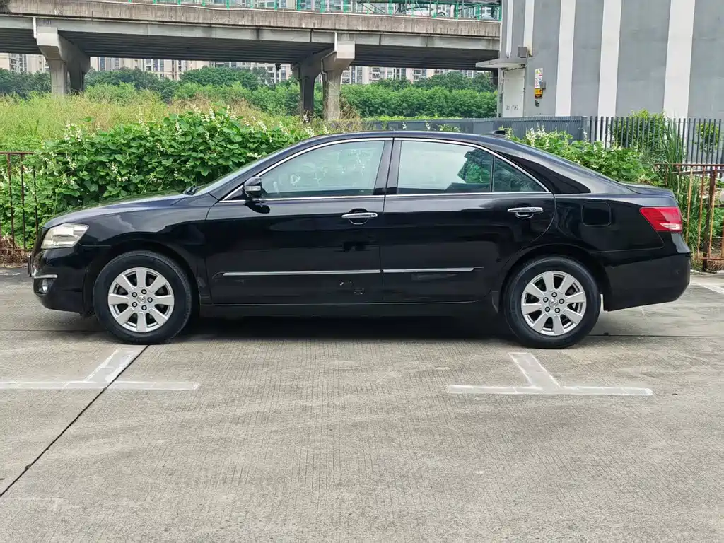 Toyota Camry — миниатюра 4