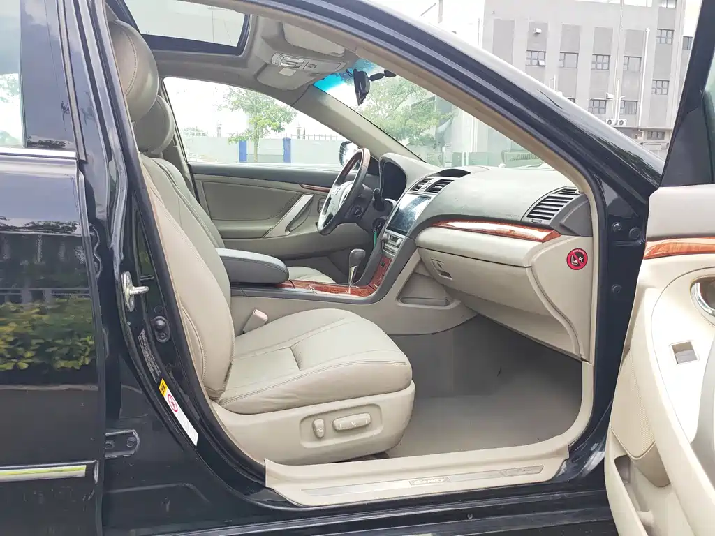 Toyota Camry — миниатюра 14