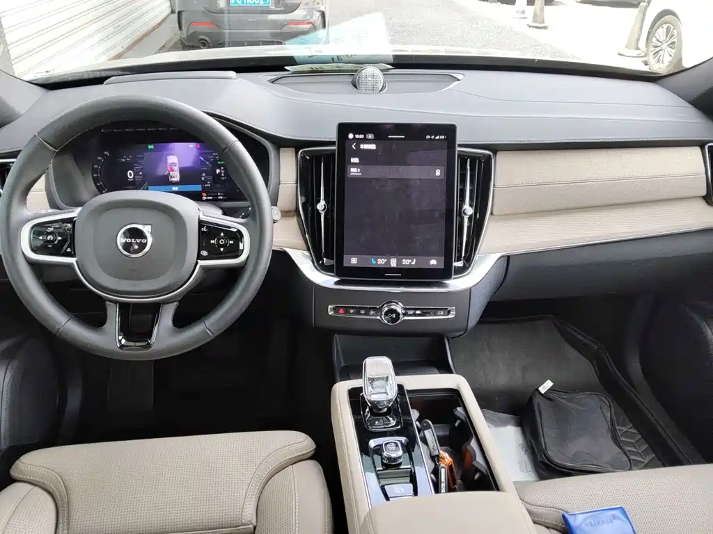 Volvo XC90 PHEV — миниатюра 6