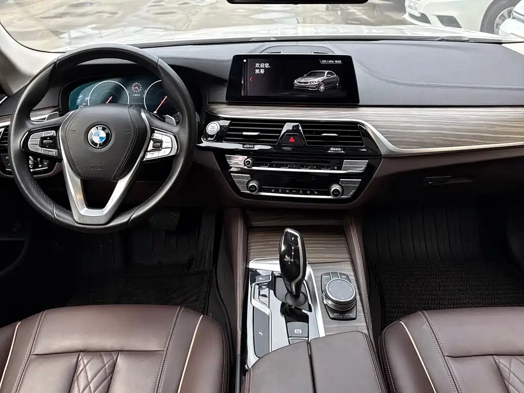 BMW 5 Series — миниатюра 10
