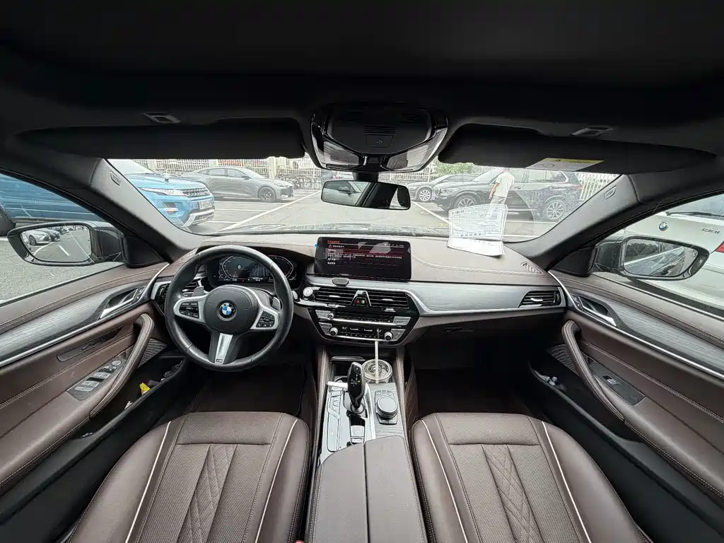 BMW 5 Series — миниатюра 7