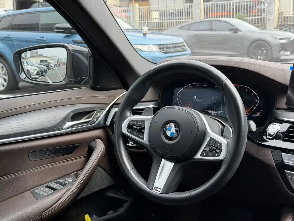 BMW 5 Series — миниатюра 8