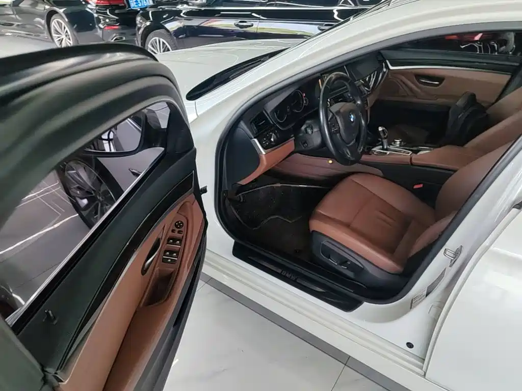 BMW 5 Series — миниатюра 16