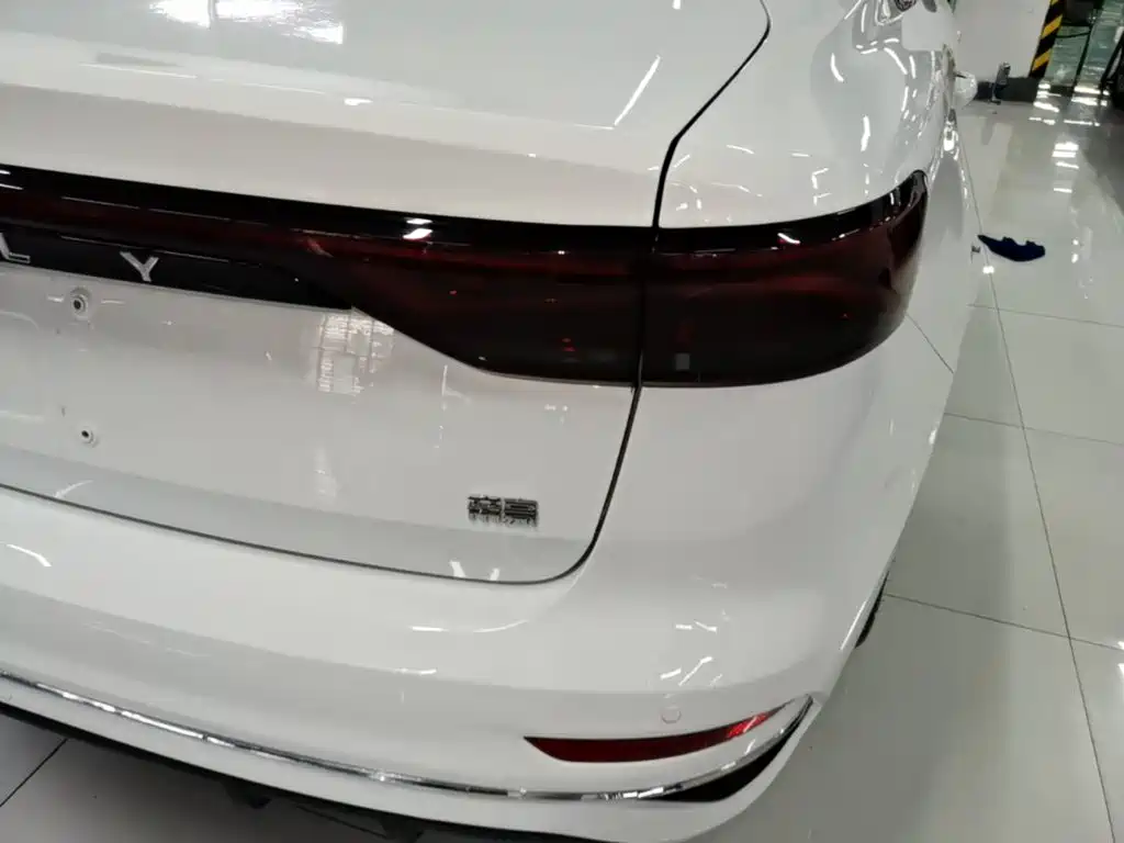 Geely Emgrand — миниатюра 8