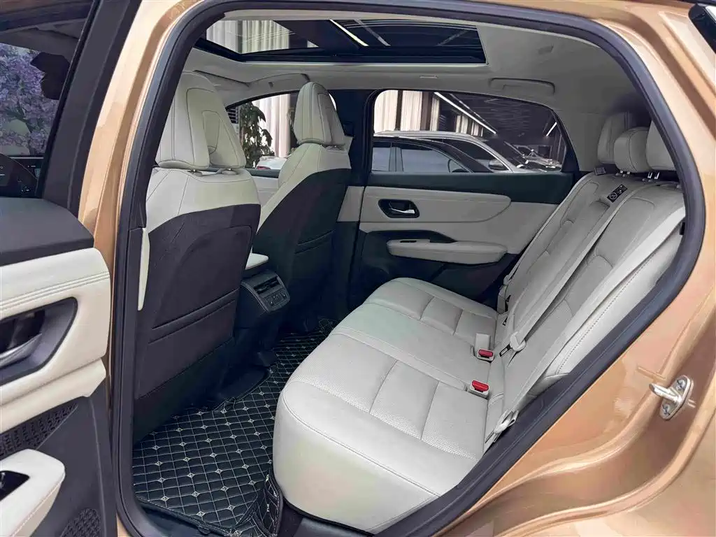 Nissan Ariya — миниатюра 10