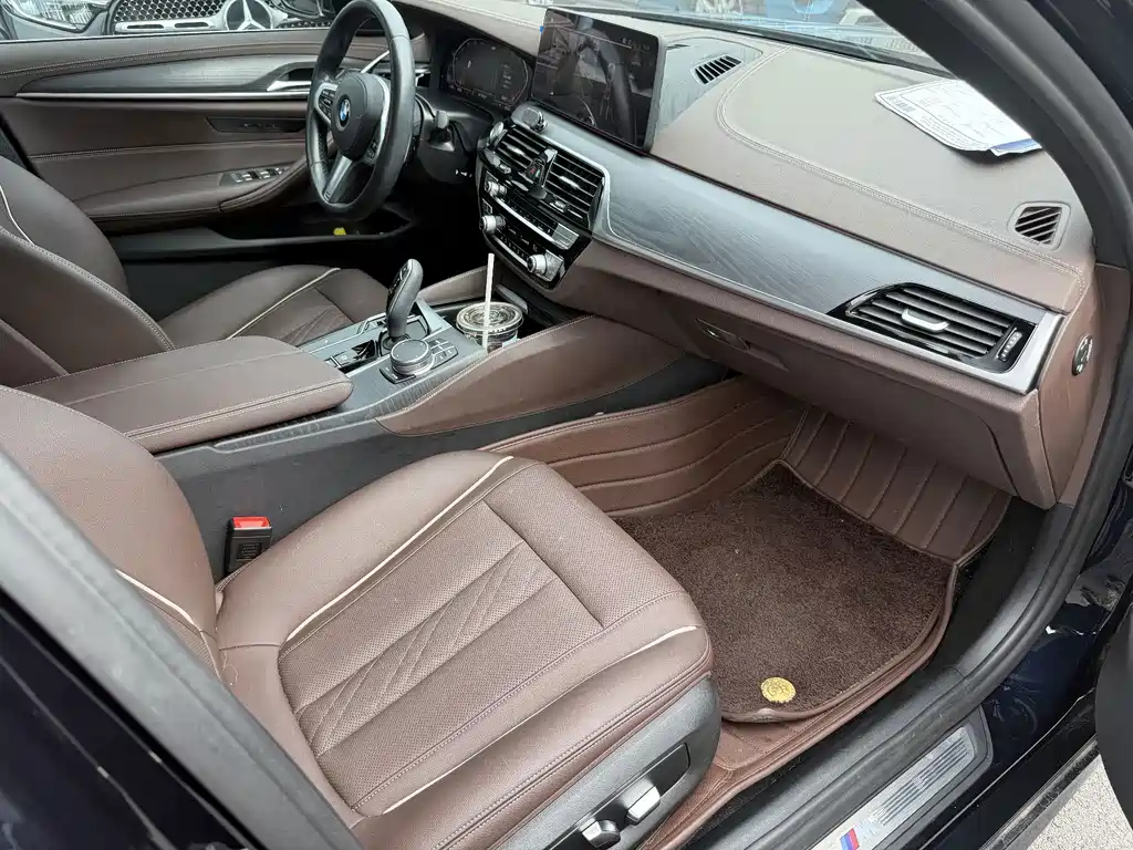 BMW 5 Series — миниатюра 12