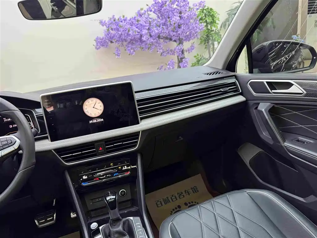 Volkswagen Tiguan L — миниатюра 16