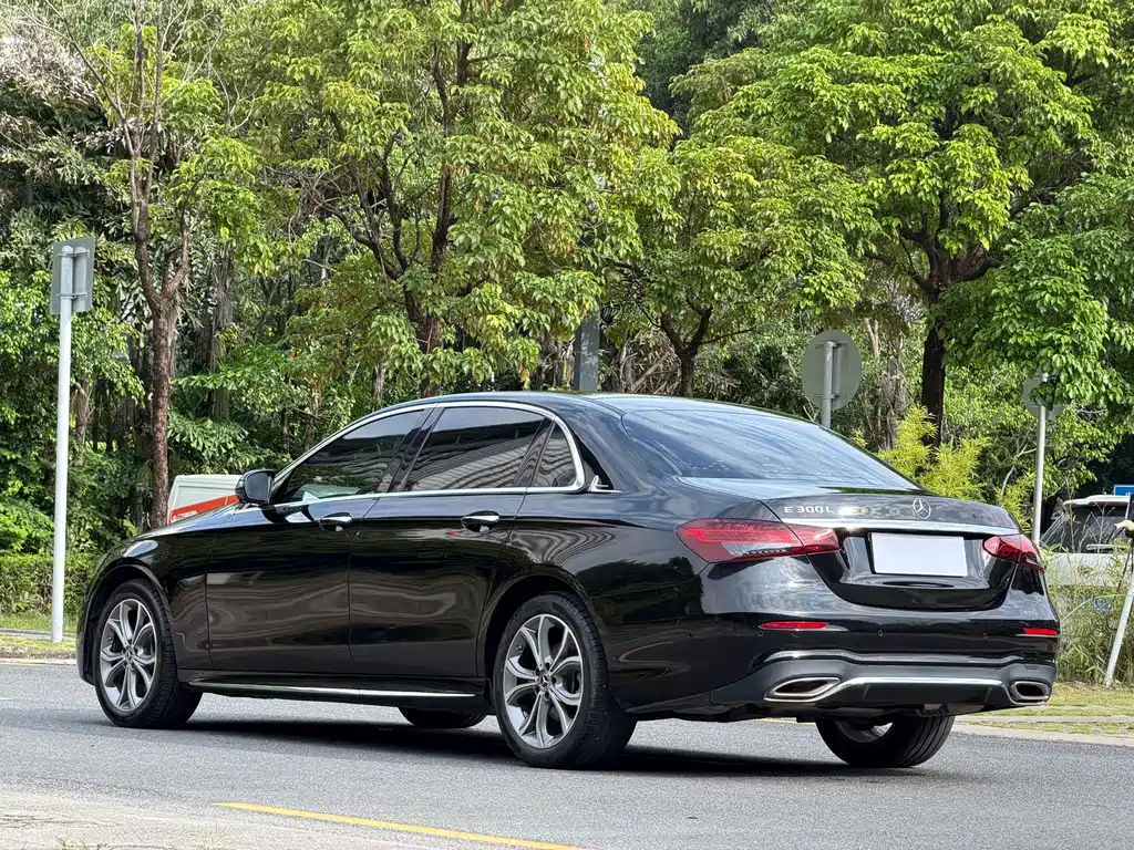 Mercedes-Benz E-Class — миниатюра 18