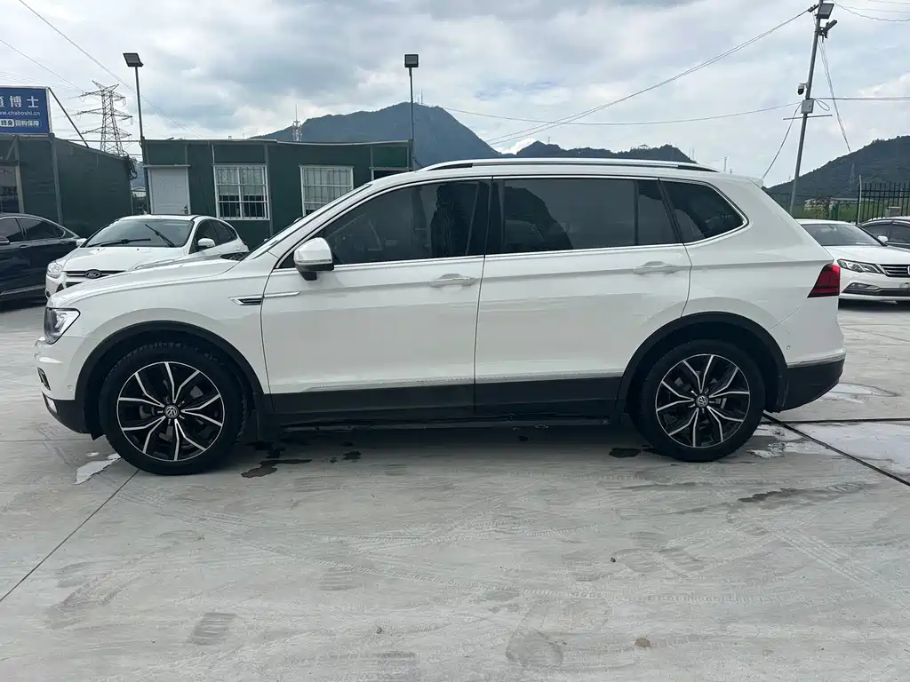 Volkswagen Tiguan L — миниатюра 18