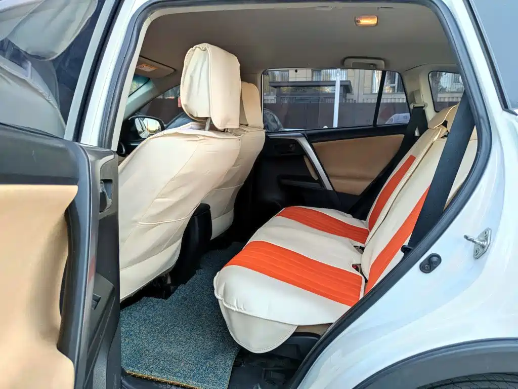 Toyota RAV4 — миниатюра 10