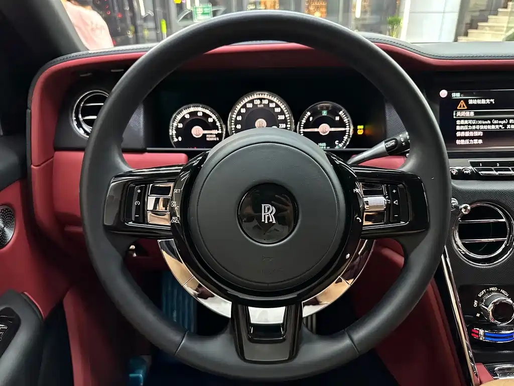 Rolls-Royce Cullinan — миниатюра 10