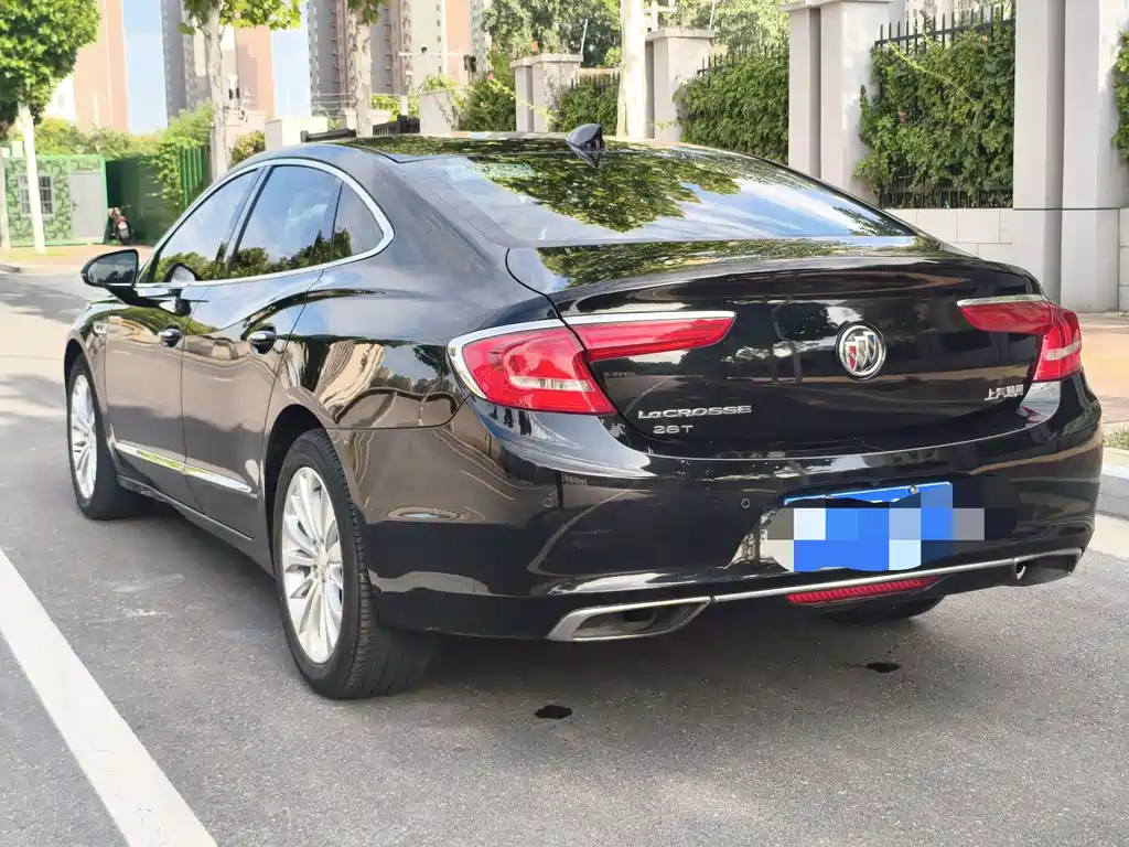 Buick LaCrosse — миниатюра 18