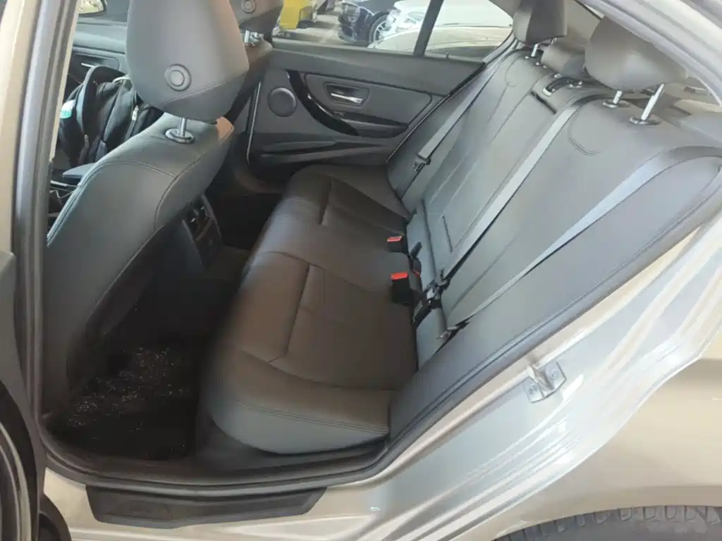 BMW 3 Series — миниатюра 17