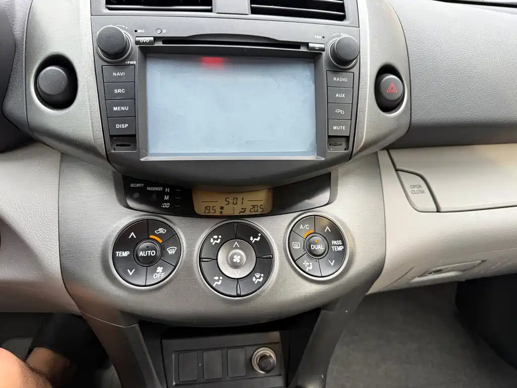 Toyota RAV4 — миниатюра 15