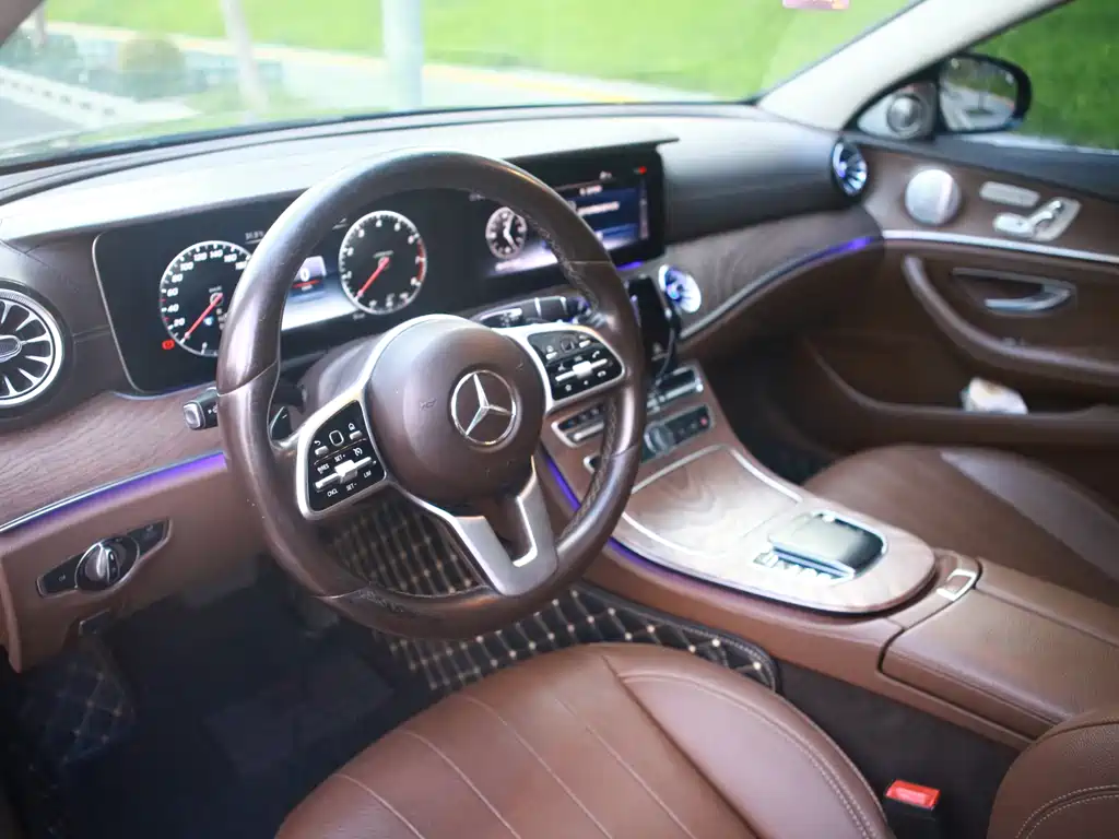 Mercedes-Benz E-Class — миниатюра 7