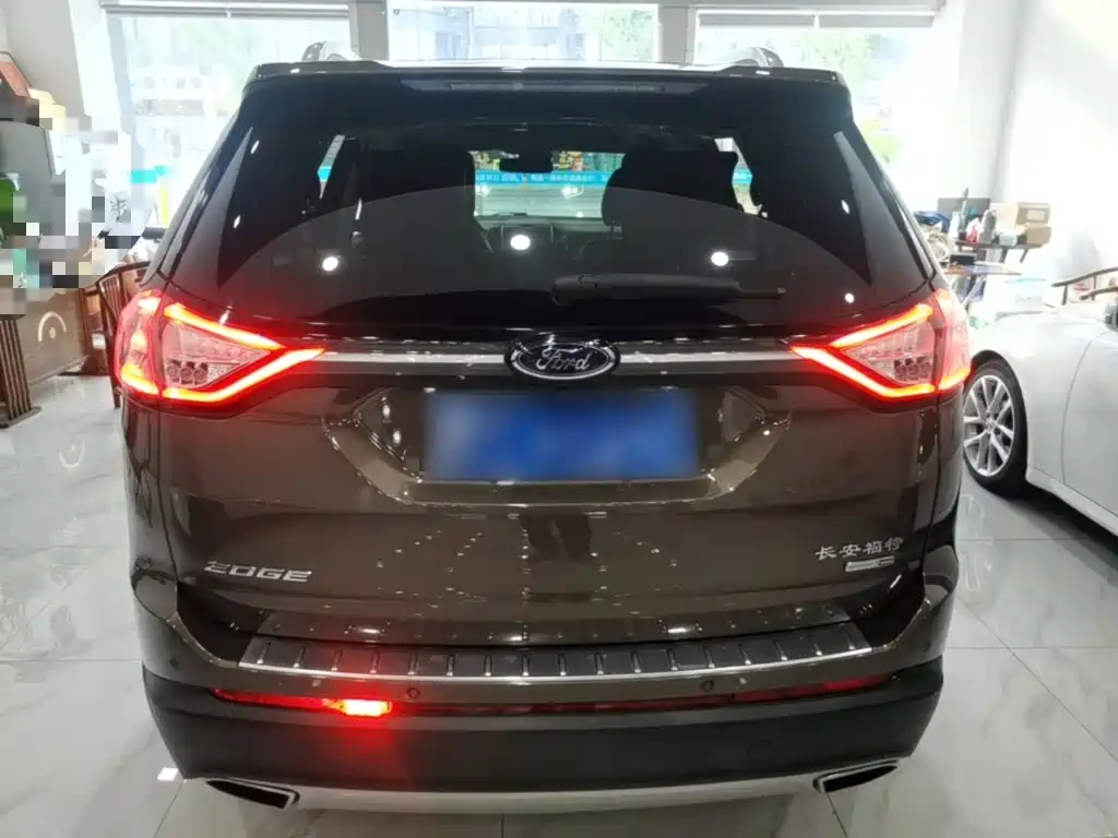 Ford Edge — миниатюра 6