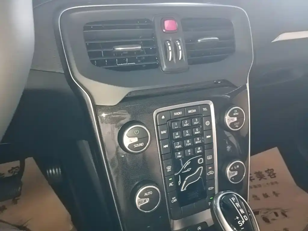 Volvo V40 — миниатюра 13