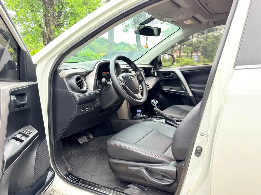 Toyota RAV4 — миниатюра 4