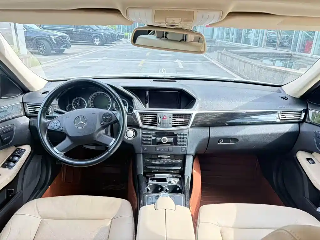 Mercedes-Benz E-Class (Import) — миниатюра 8