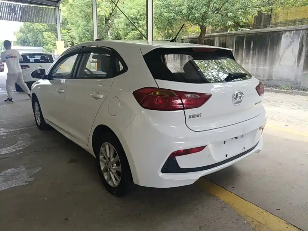 Hyundai Verna RV — миниатюра 5