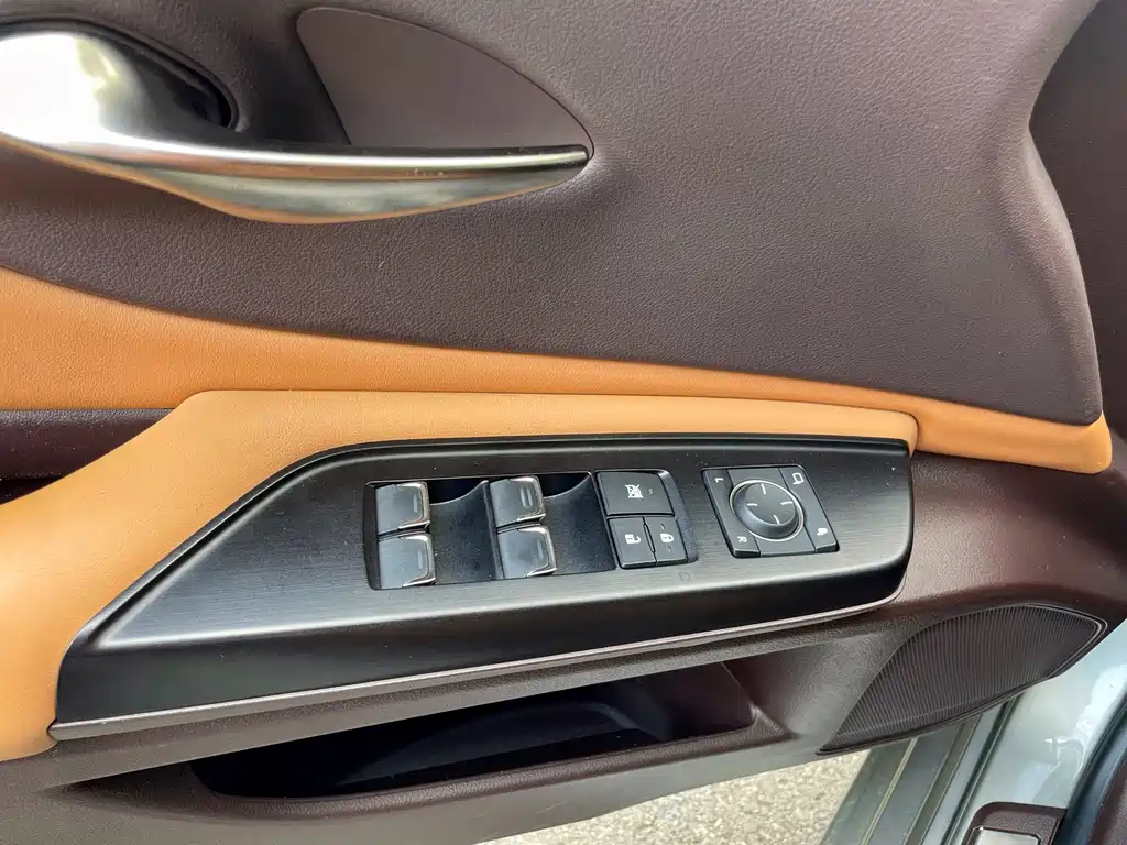 Lexus ES — миниатюра 11